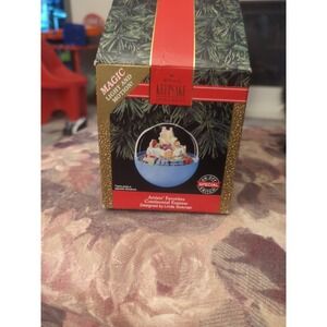 1992 Continental Express Artists' Favorites Hallmark Light And Motion Ornament